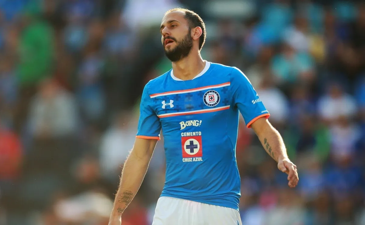 Vázquez jugó en 2016 en Cruz Azul y marcó 1 gol en 23 partidos. (JAMMEDIA)