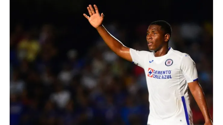 Bryan Angulo en su etapa como jugador de Cruz Azul