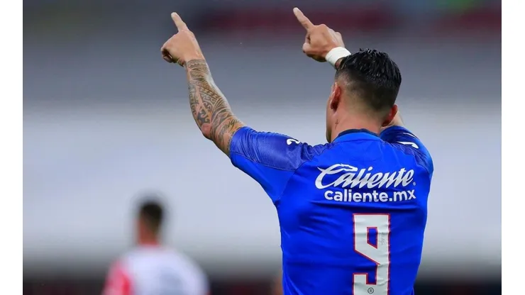Milton Caraglio celebrando un tanto con Cruz Azul