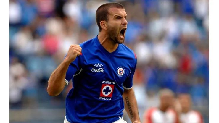 Tito Villa en su etapa como jugador de Cruz Azul