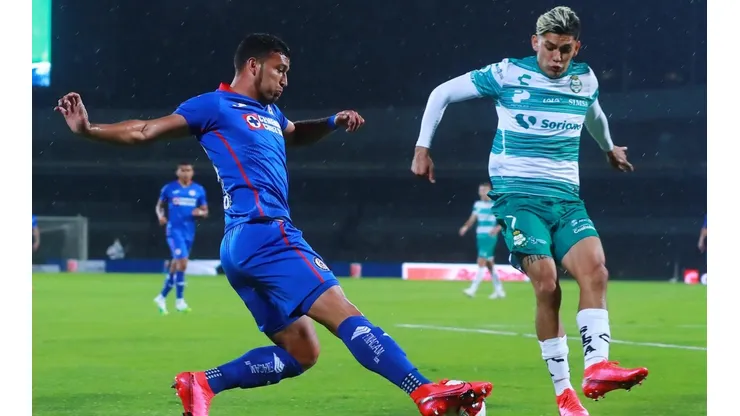 Cruz Azul y Santos se enfrentan este domingo.