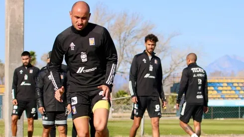 Carlos González, finalmente, llegó a Nuevo León.