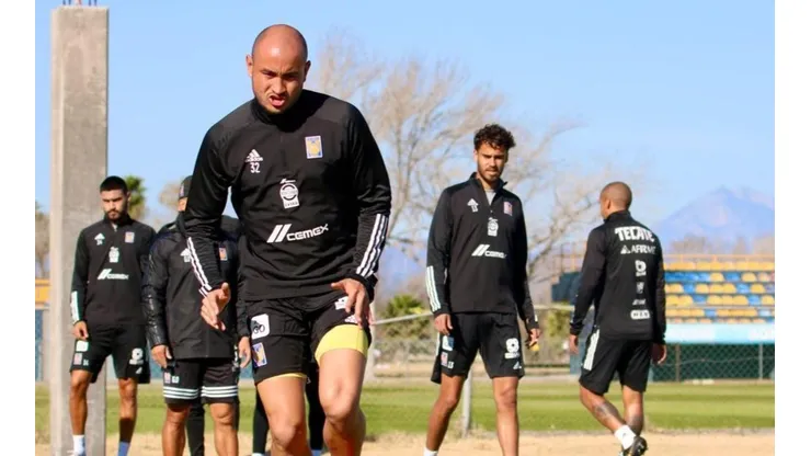Carlos González, finalmente, llegó a Nuevo León.