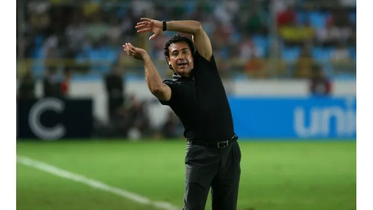 Hugo Sánchez en su etapa como entrenador con el Pachuca