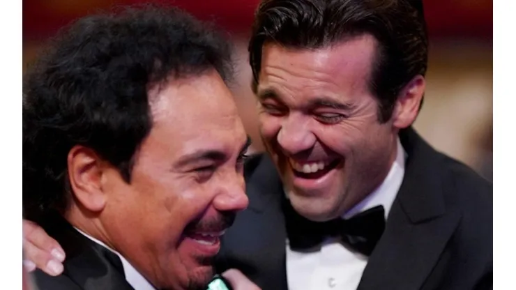 Hugo Sánchez y Santiago Solari en una entrega de premios