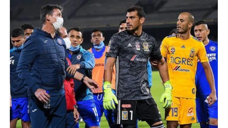 La pelea entre Siboldi y Guido Pizarro en la Copa Por México