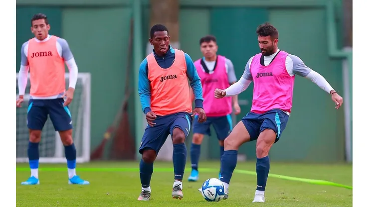 Angulo debía reportar con Cruz Azul el 1 de enero.