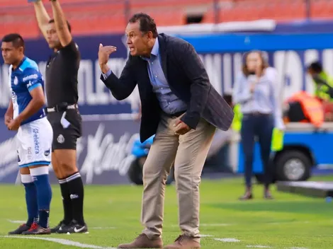 Juan Reynoso levanta la mano y se ofrece para DT de Cruz Azul