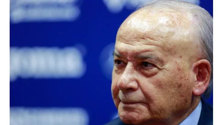 Billy Álvarez en una conferencia de prensa con Cruz Azul