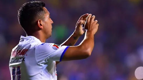 Elías Hernández estaría un semestre más con Cruz Azul