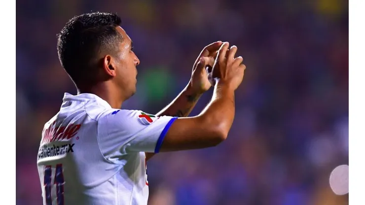 Elías Hernández estaría un semestre más con Cruz Azul