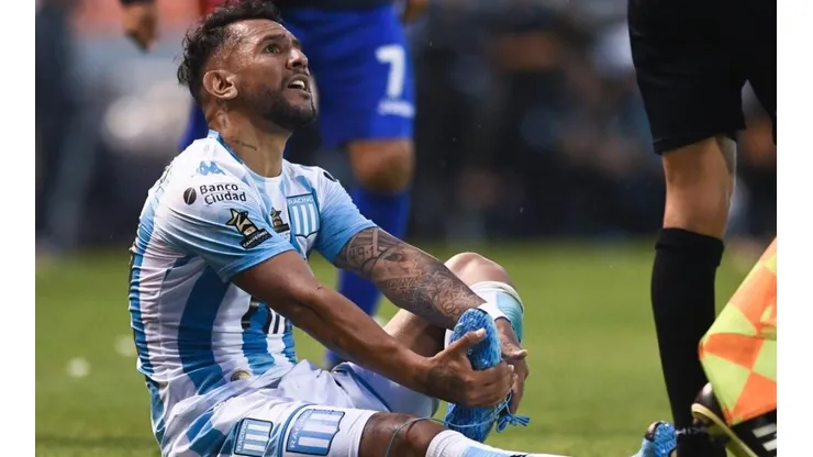 Walter Montoya en un partido con Racing
