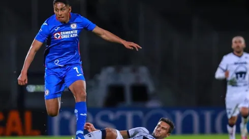 Luis Romo en el duelo ante Pumas