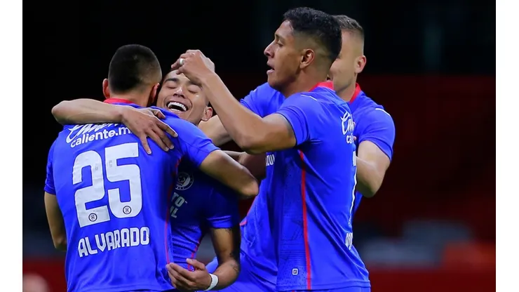 Alvarado anotó el primer gol.