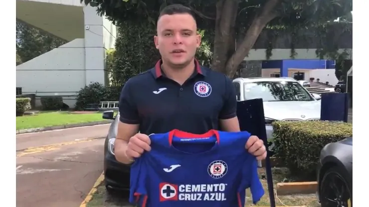 Hermoso gesto del Cabecita Rodríguez: le regaló su camiseta ante Pumas a un niño por su cumpleaños