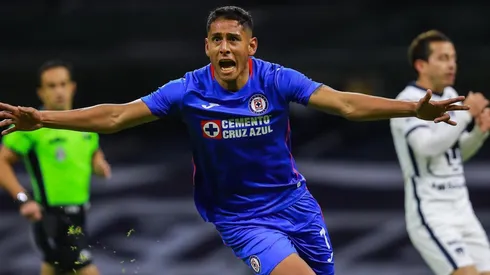 Romo anotó dos goles vs Pumas.