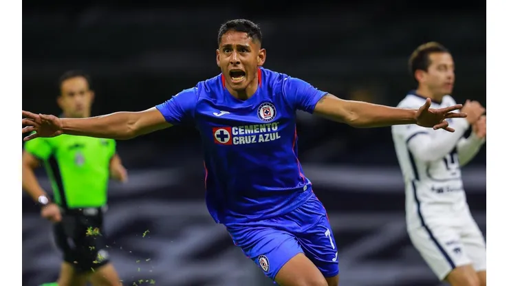Romo anotó dos goles vs Pumas.