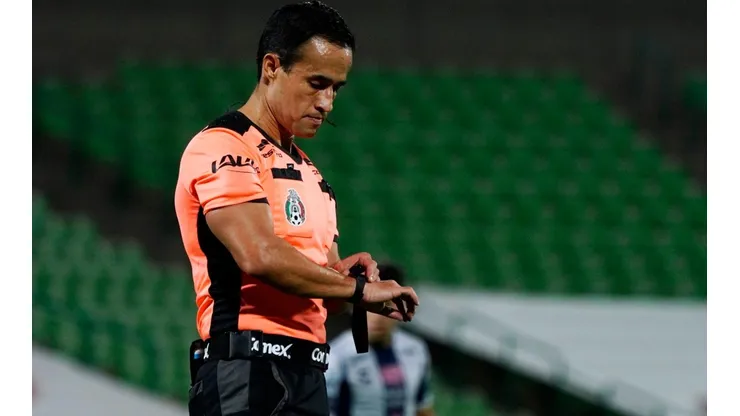 Rojas fue el silbante designado para Cruz Azul vs Pumas.