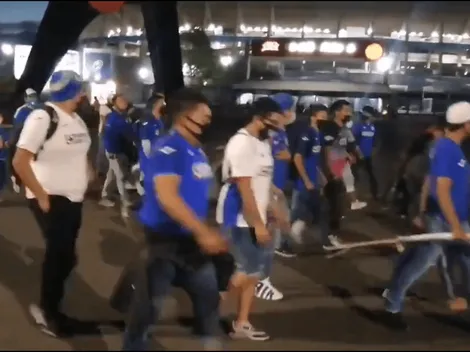 Afición de Cruz Azul llega en masa al Azteca en la previa de las semis