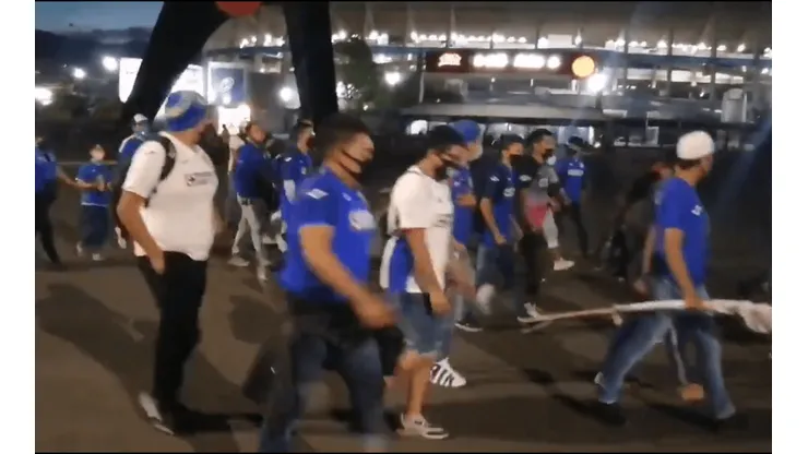 La afición de Cruz Azul en el estadio Azteca.