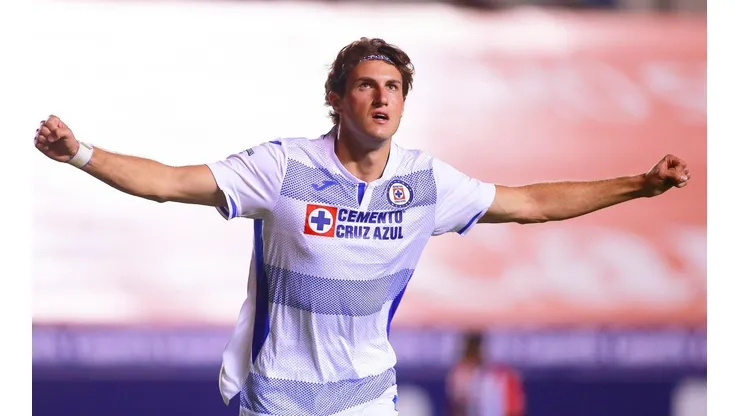 Giménez debutó en agosto 2019 con Cruz Azul.