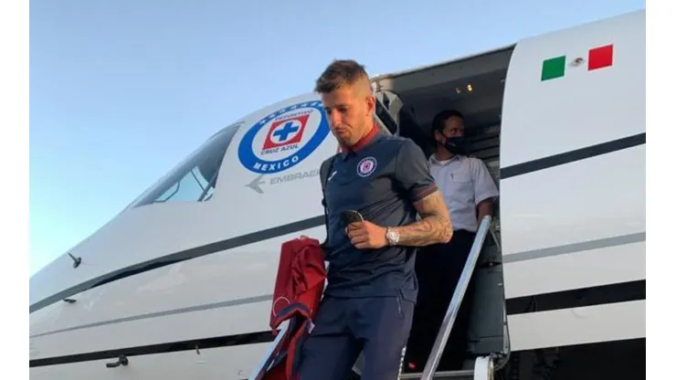 Pablo Ceppelini en su llegada con la convocatoria de Cruz Azul