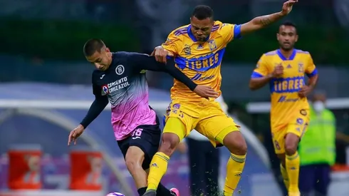 Orbelín Pineda en el duelo entre Cruz Azul vs. Tigres