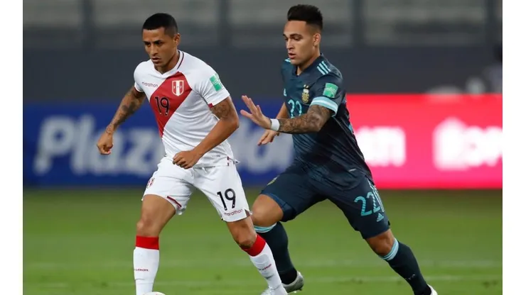Yoshimar Yotún en el partido de Perú contra Argentina