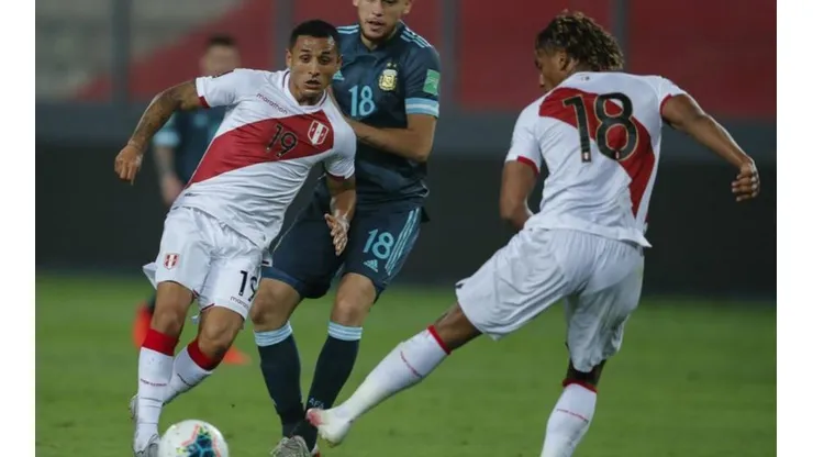 Yoshimar Yotún durante el encuentro entre Perú y Argentina