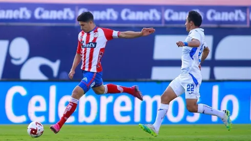 Nicolás Ibañez en el duelo ante Cruz Azul