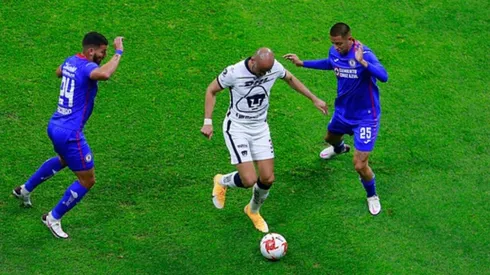 Carlos González en un partido ante Cruz Azul