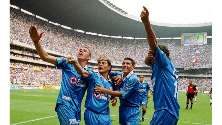 Cruz Azul goleó 3-0 a River en el Azteca.