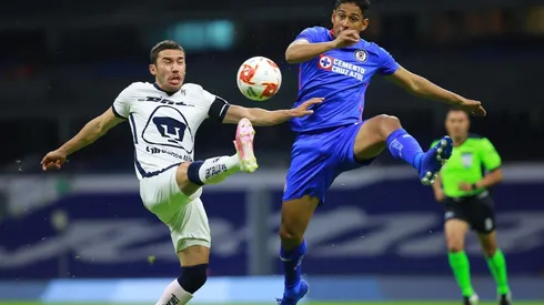 Cruz Azul y Pumas se enfrentan esta noche.