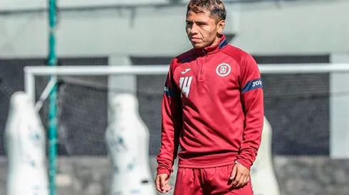 Misael Domínguez sufrió una lesión y es baja de Cruz Azul para enfrentar a Pumas.