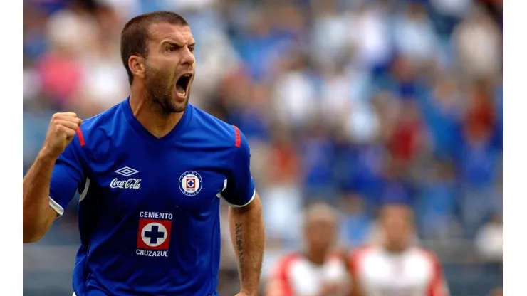 Emanuel Villa en su etapa con Cruz Azul