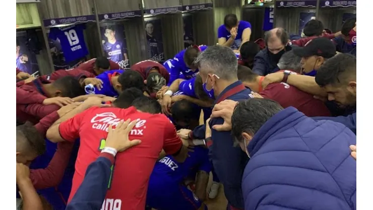 La plantilla de la Máquina antes de la caída vs Pumas.