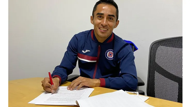 Baca firmó su renovación este viernes.