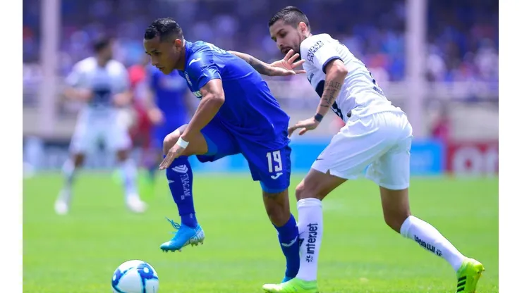 Cruz Azul y Pumas se enfrentan esta noche.
