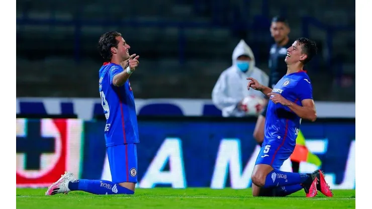 Igor Lichnovsky y Santiago Giménez en el Guard1anes 2020