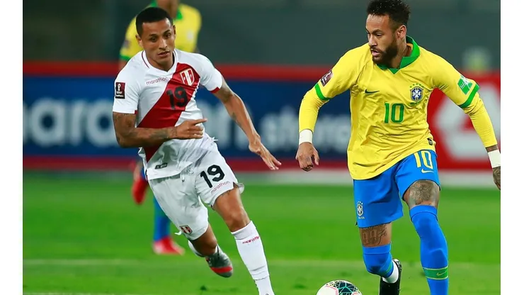 Yoshimar Yotún en la selección de Perú.