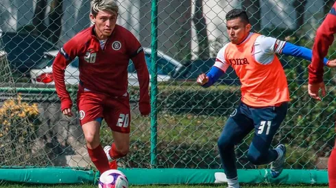 Alexis Gutiérrez entrenó al parejo con Cruz Azul antes de viajar a Monterrey.
