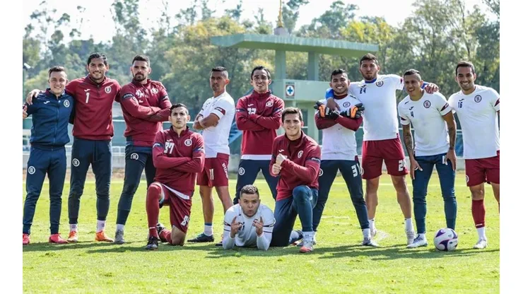 La plantilla de Cruz Azul viaja esta tarde a Monterrey.