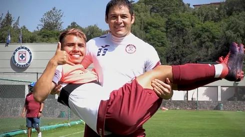 Pablo Aguilar junto a Misael