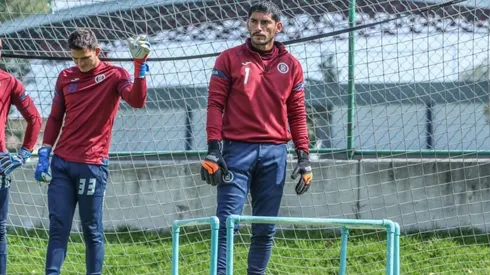 Jesús Corona en un entrenamiento de Cruz Azul