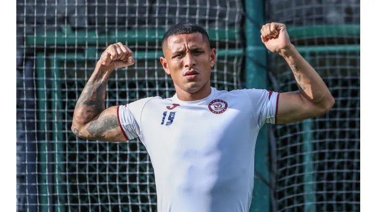 Yotún será titular vs Chivas.