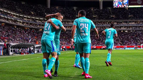 Cruz Azul llevándose la victoria del estadio Akron.