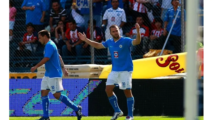 Emanuel Villa en su etapa como jugador de Cruz Azul