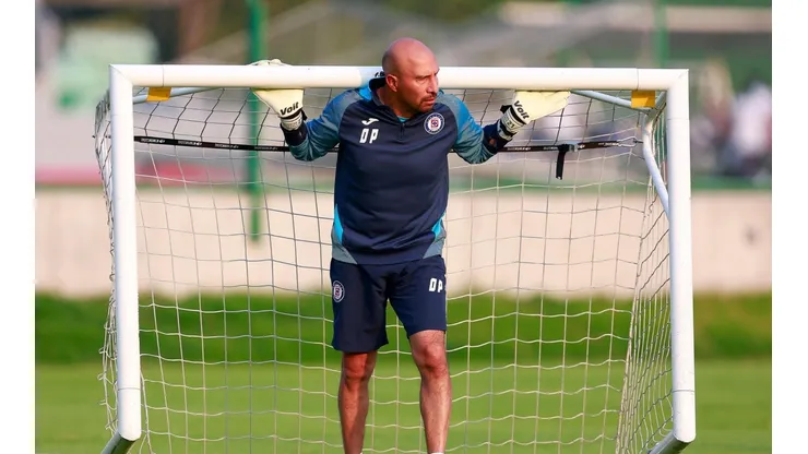 Óscar Pérez en un entrenamiento con Cruz Azul