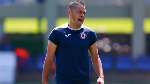 Pablo Aguilar en un entrenamiento con Cruz Azul