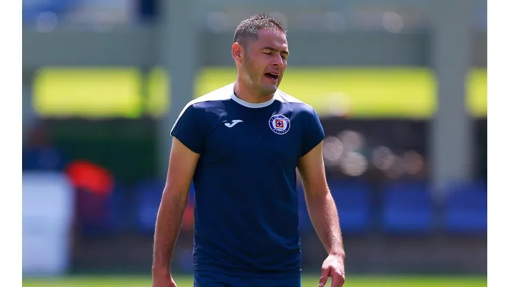 Pablo Aguilar en un entrenamiento con Cruz Azul